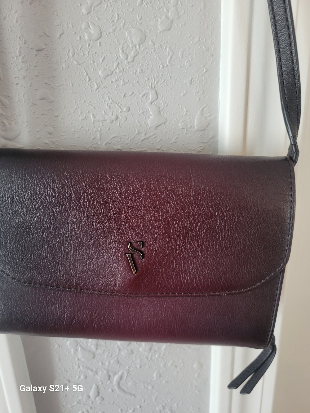 Simply Vera Vera Wang Burgundy Leather Crossbody Bag